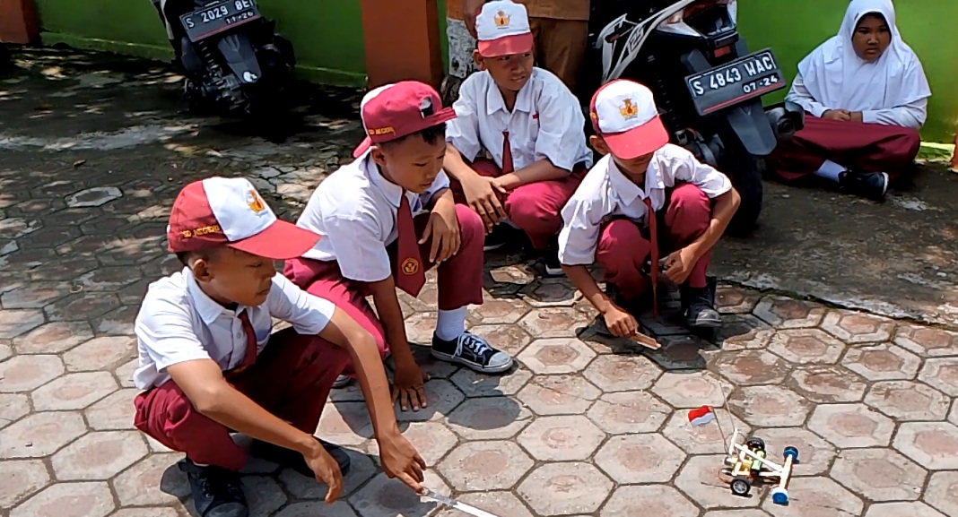 MOLIJO (MOBIL LISTRIK SD NEGERI TAMPINGMOJO)